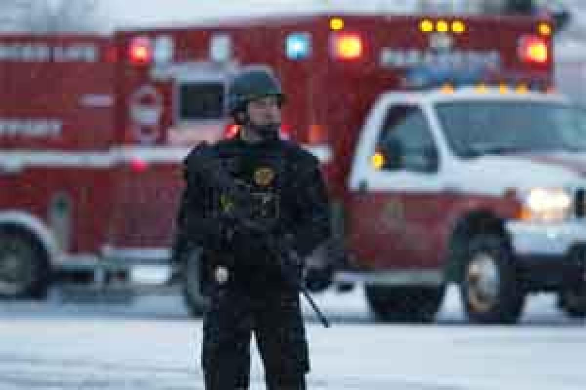 Five killed in US shooting, gunman at large