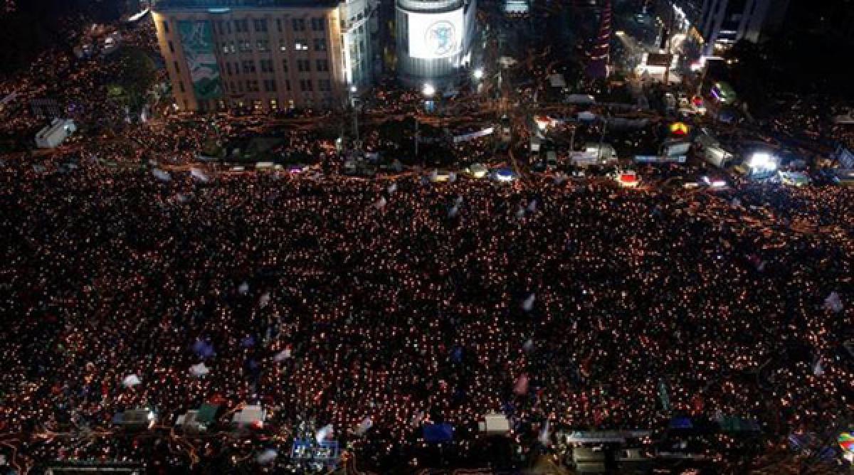 Thousands rally in Central Seoul for fifth week of protest aganist Park Geun-Hye