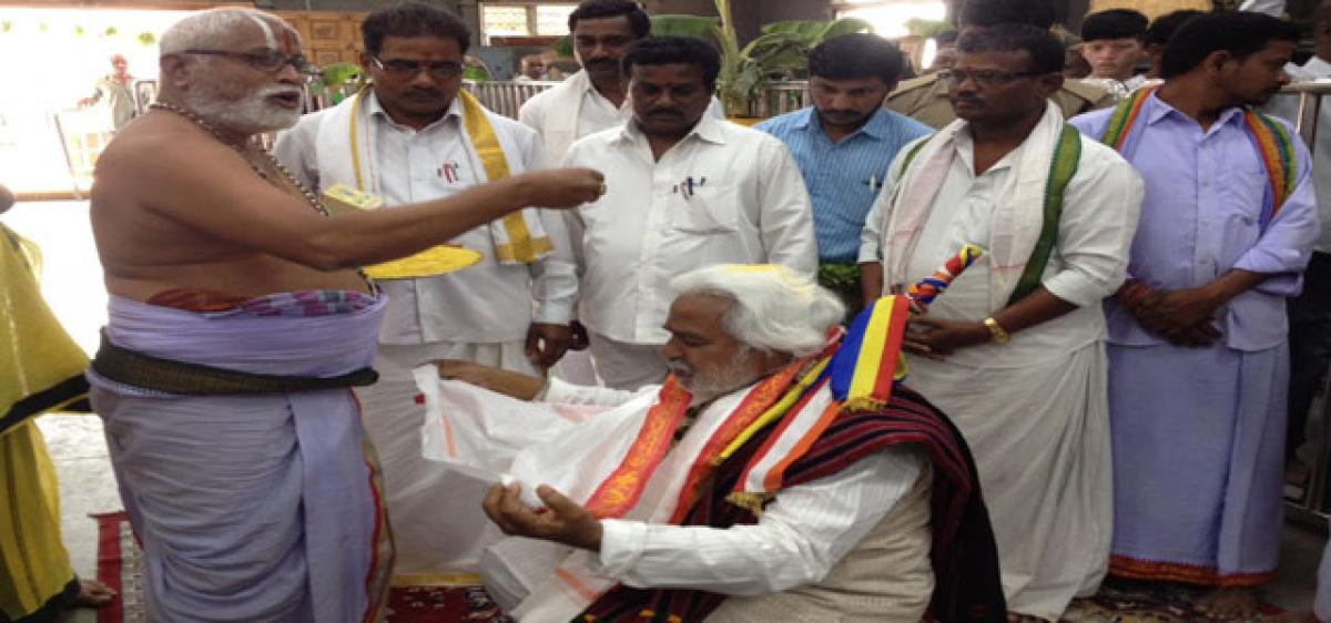 Gaddar visits Yadadri shrine