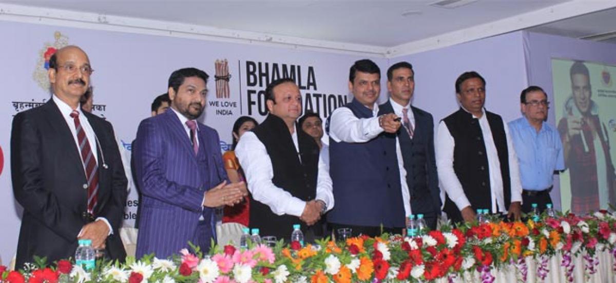 Maha CM Devendra Fadnavis and Akshay Kumar launch Jaanbachao campaign and film on healthy living