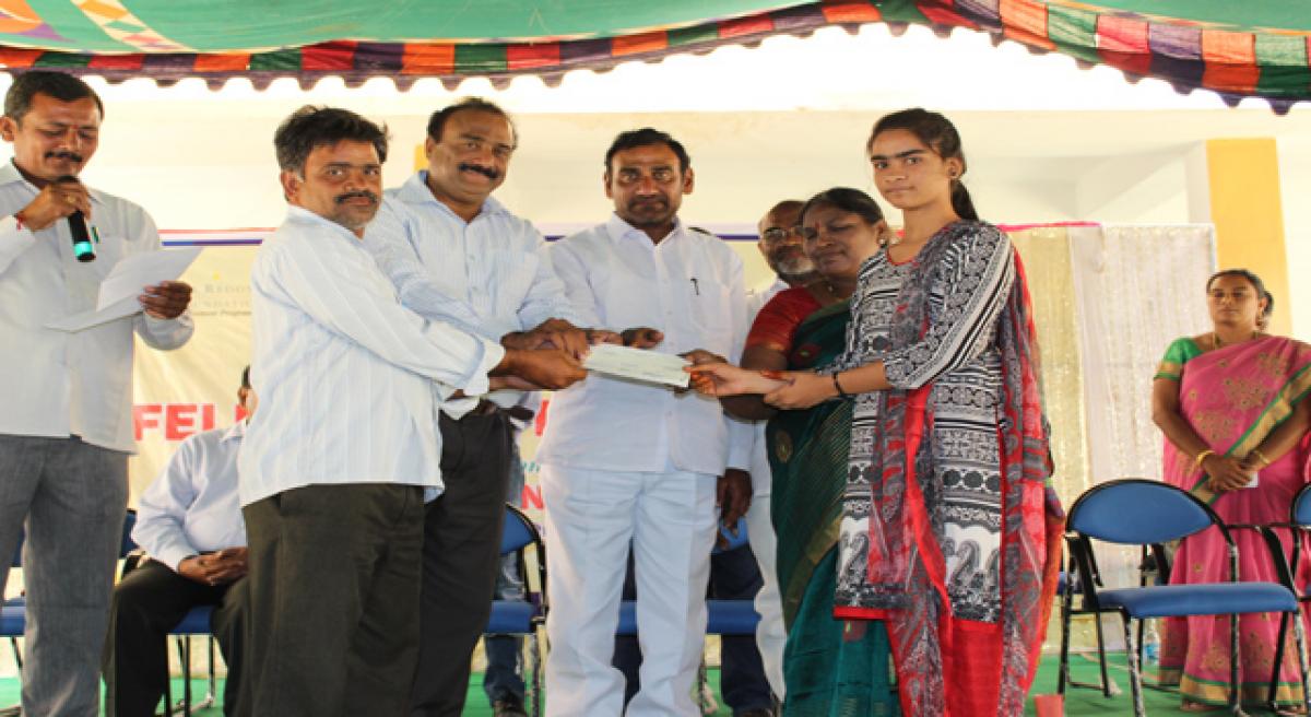 Dr Reddy’s Labs awards scholarships