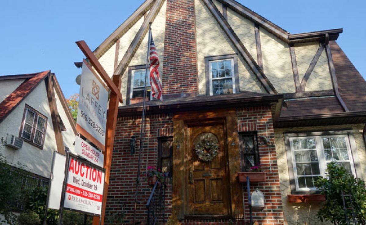 Mystery Buyer Snaps Up Donald Trumps Childhood Home For $2 Million