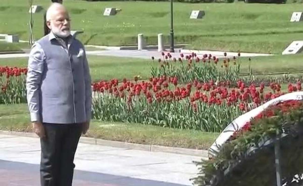 PM Narendra Modi Pays Tribute To World War II Victims In St Petersburg