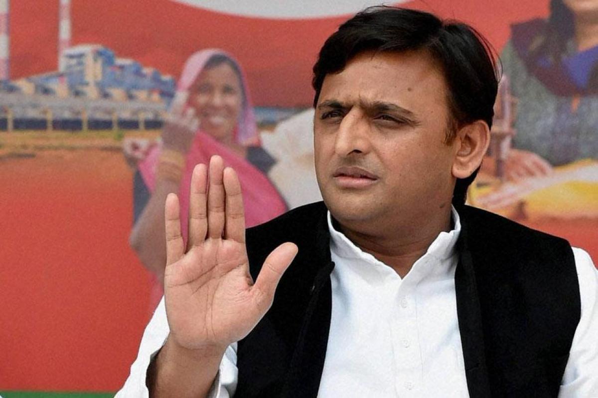 Akhilesh expels five SP men, including Shivpal loyalists