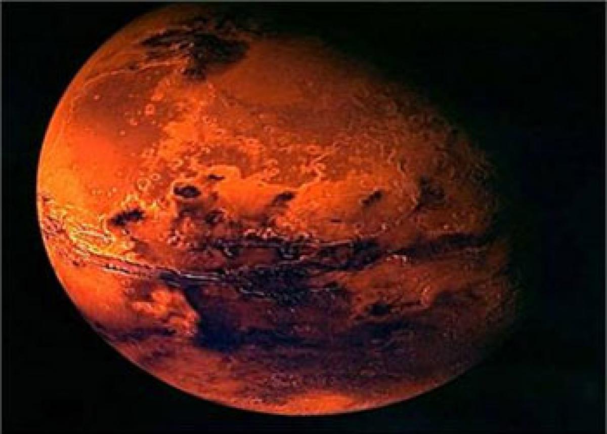 Comets punch jumbled up Mars magnetism