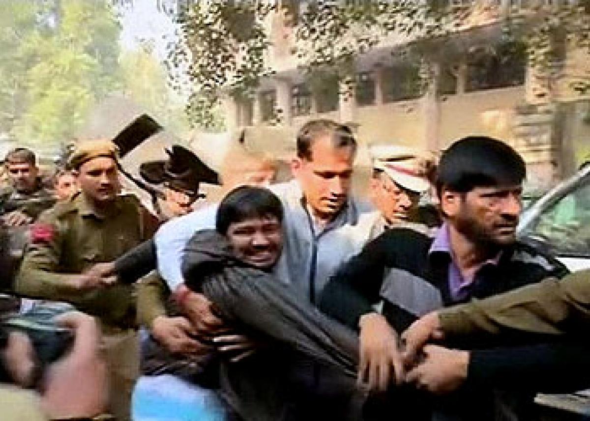 Kanhaiya roughed up by lawyers in Patiala House Court