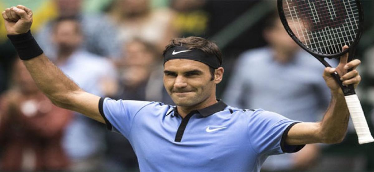 Federer serves Wimbledon warning