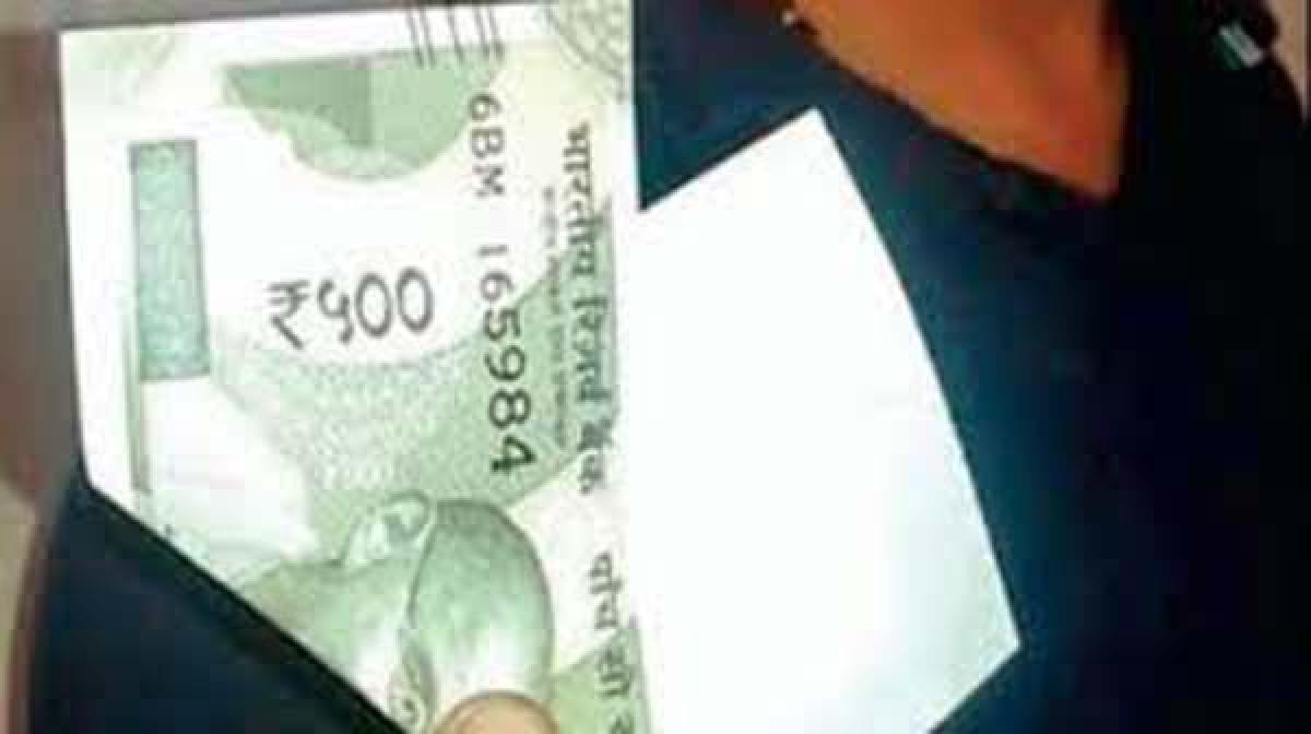 Madhya Pradesh: Man receives Rs. 500 Notes with one side print and the other blank