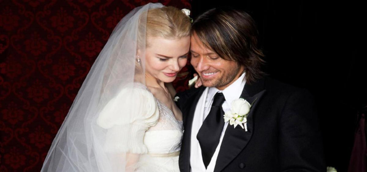 Nicole Kidman puts wedding dress on display at exhibition