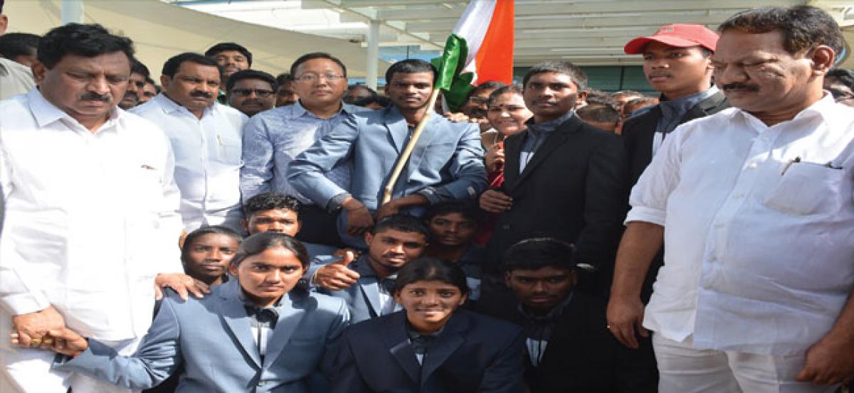 Mount Everest expedition team an inspiration:  Home Minister Nimmakayala Chinarajappa
