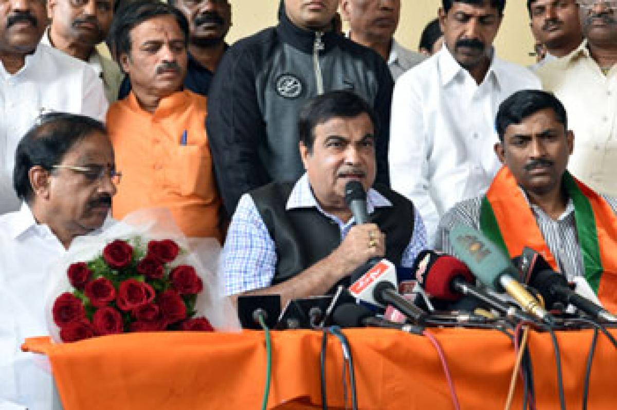 Vote out anti nationals: Gadkari