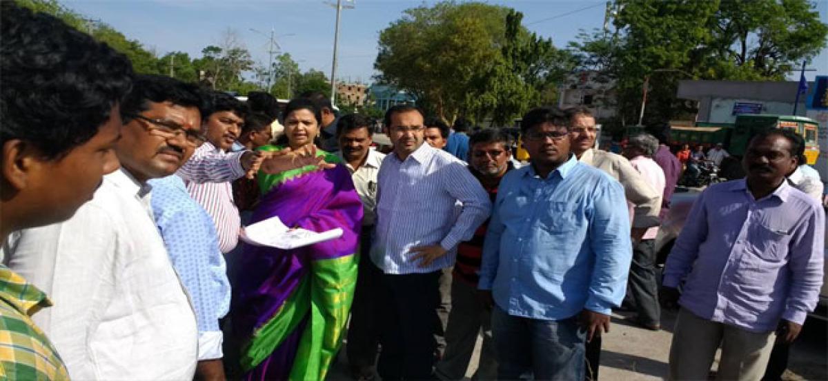 MP Butta Renuka inspects KVR College wall