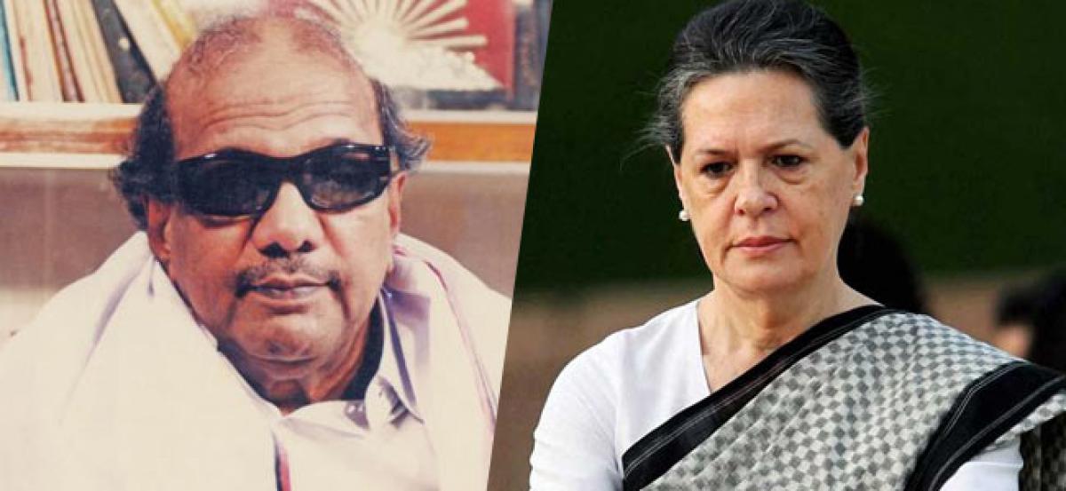 Karunanidhi a tall leader whose life straddled two centuries: Sonia