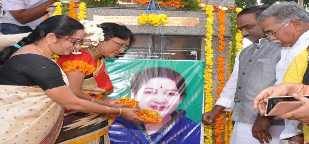 AP Minister, MLA pay tributes to Savitri, Jaya