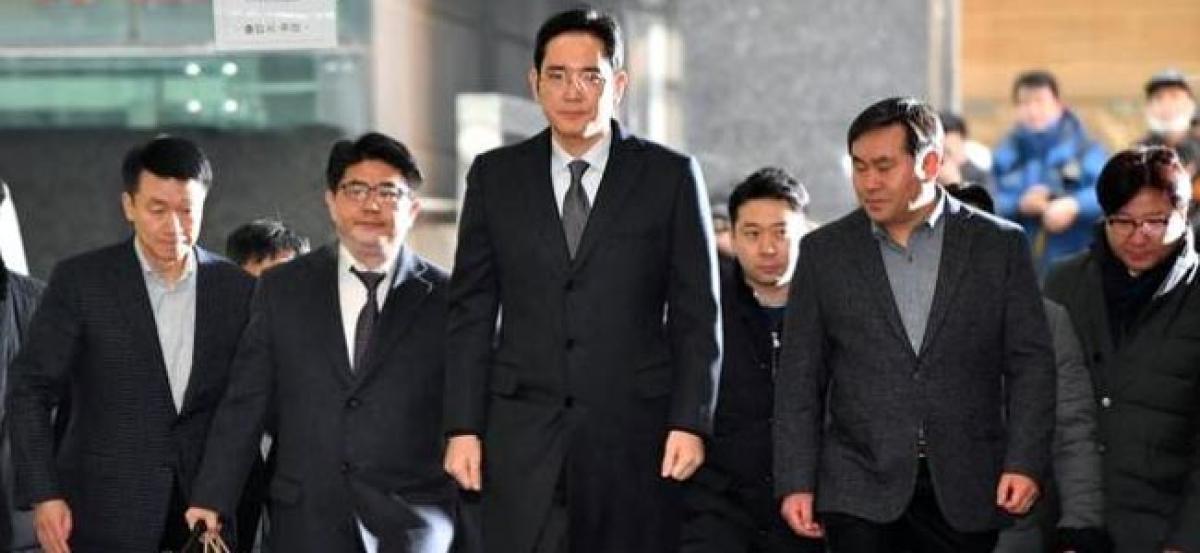 Samsung chief appears for second round of questions in graft probe