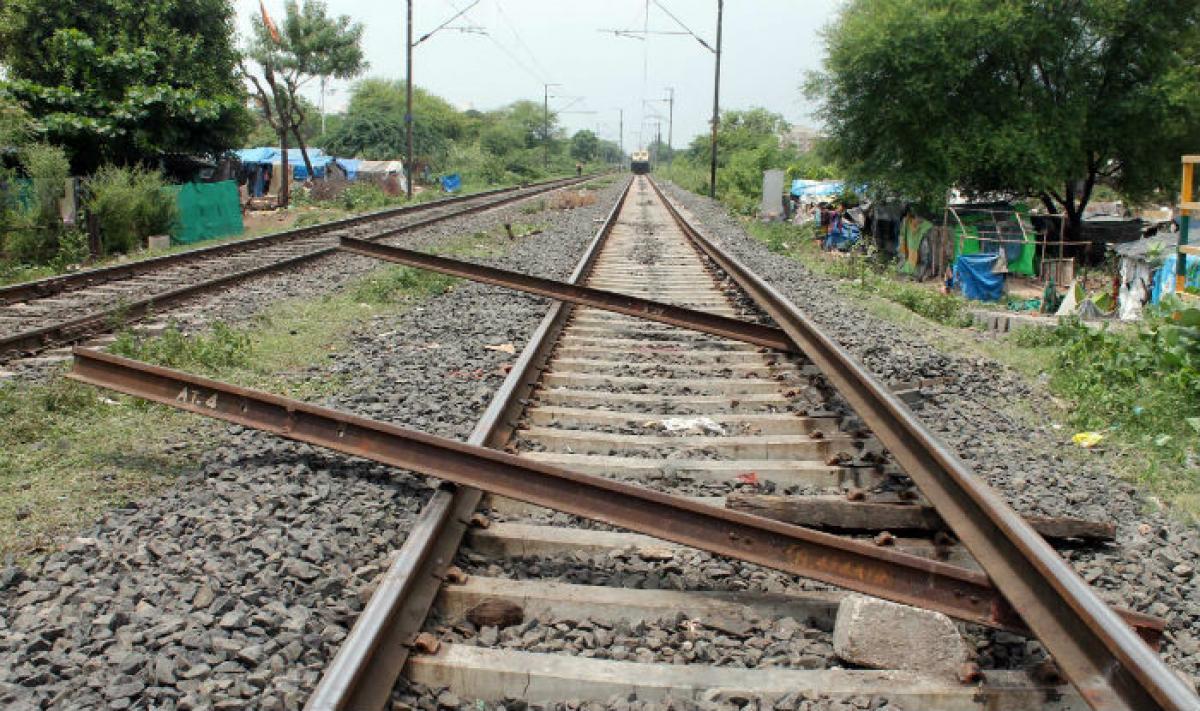 15-year-old commits suicide by jumping in front of train