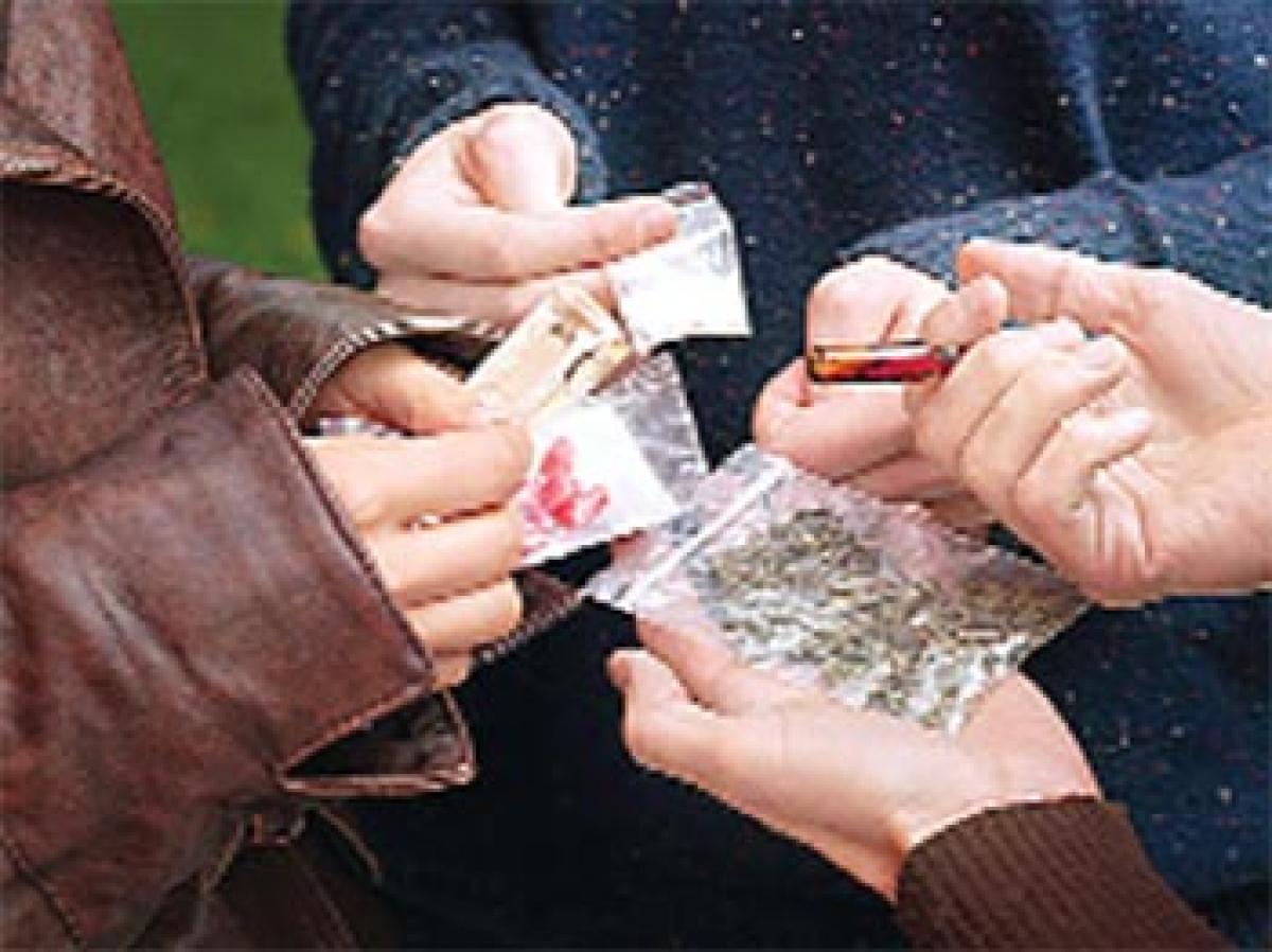 Engineering students held for drug peddling