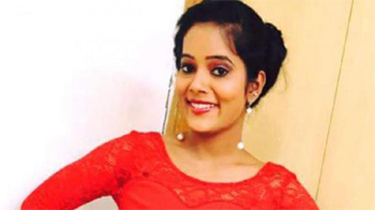 Nirosha Telugu TV anchor hangs herself to death in Hyderabad