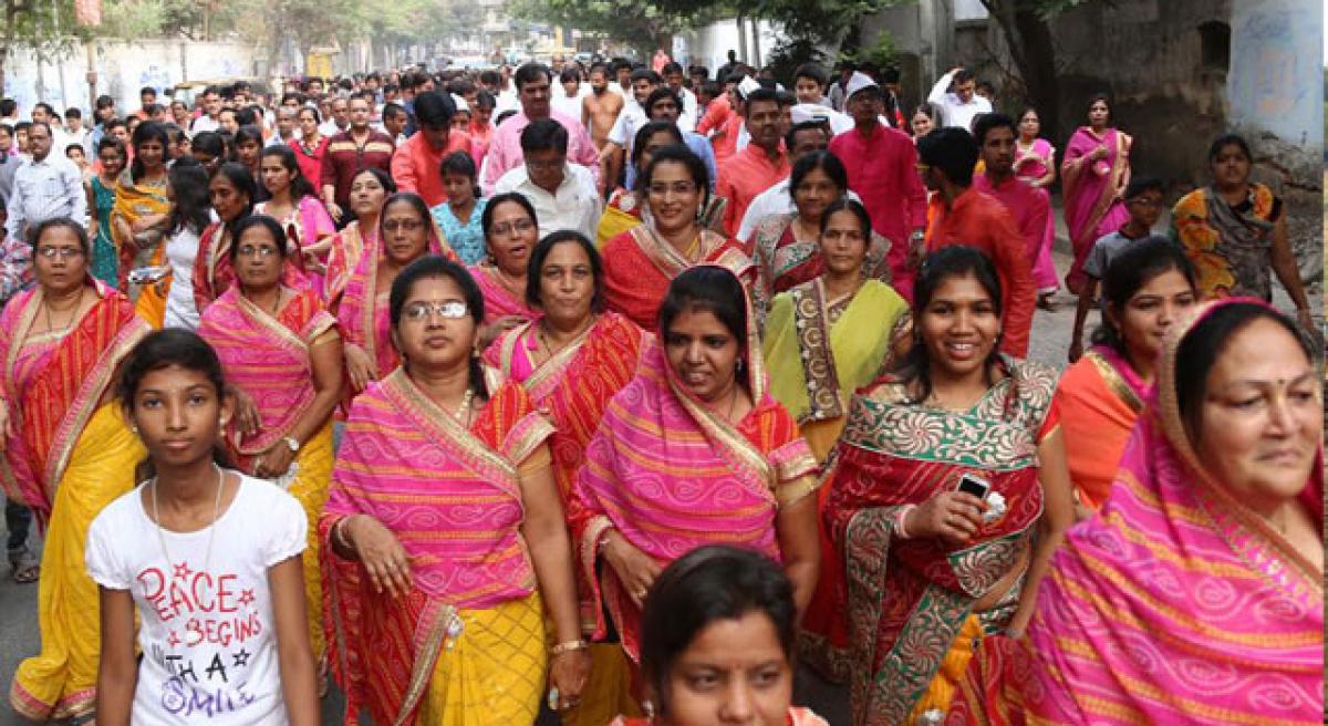 Jain celebrate arrival of guru