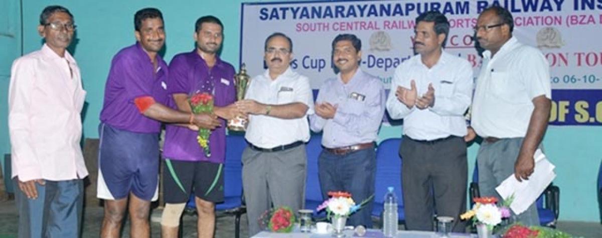 Baba Valli and Paramesh win Inter-Departmental Badminton tournament