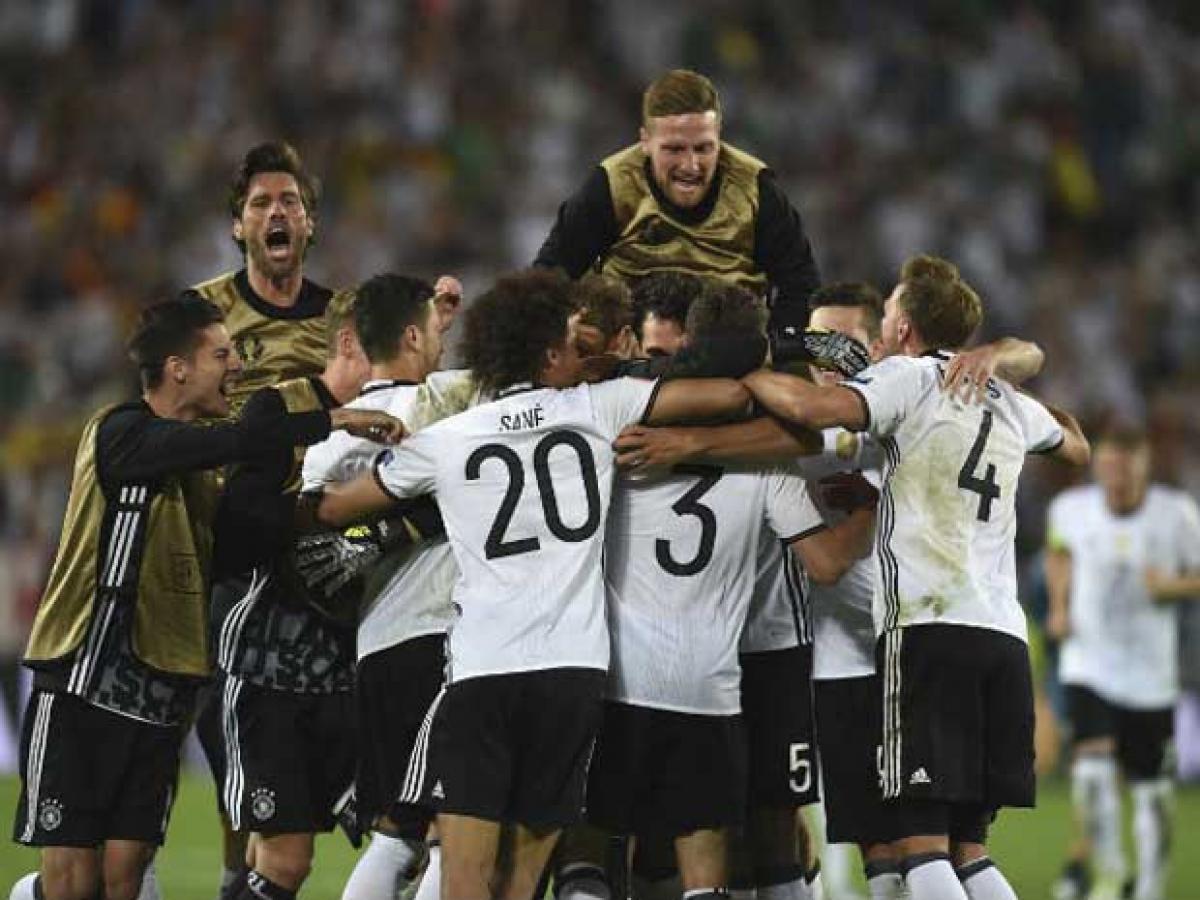 Germany down Italy in penalties