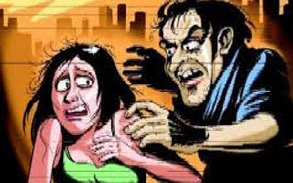 Teacher misbehaves with girl student; beaten up