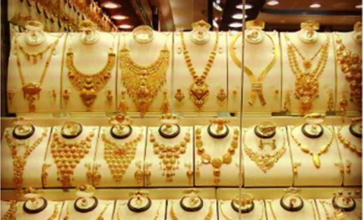 Gold rises Rs 175, silver climbs Rs 104 on global cues