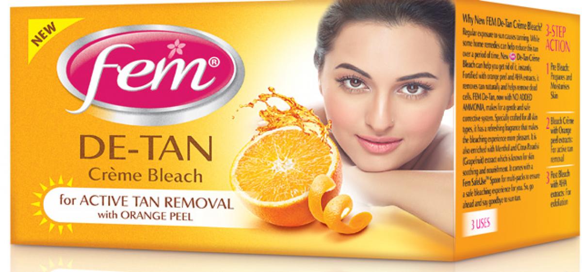 Sonakshi shows how to bleach your tan away naturally