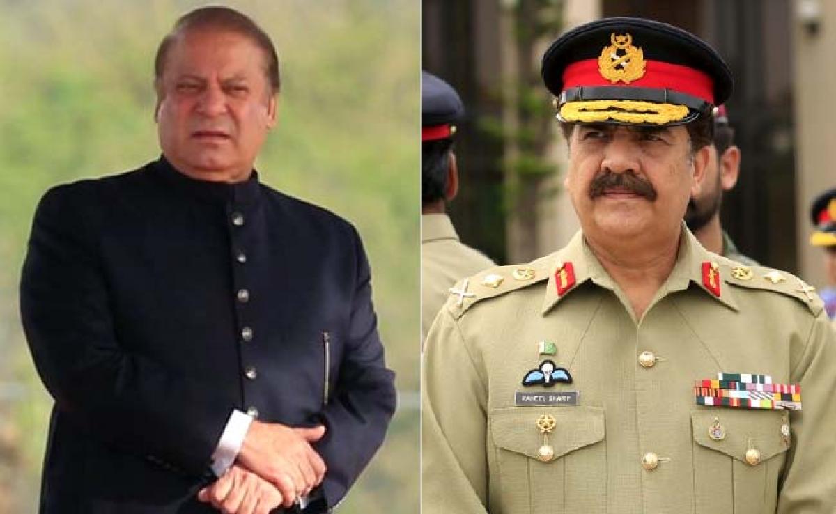 Pak PM Nawaz Sharif, Army Chief inspect military exercises near India border