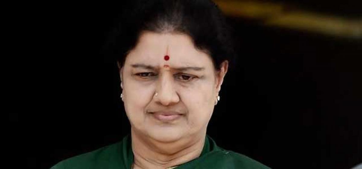 AIADMK govt rule TN, Sasikala urges party cadres not to fear