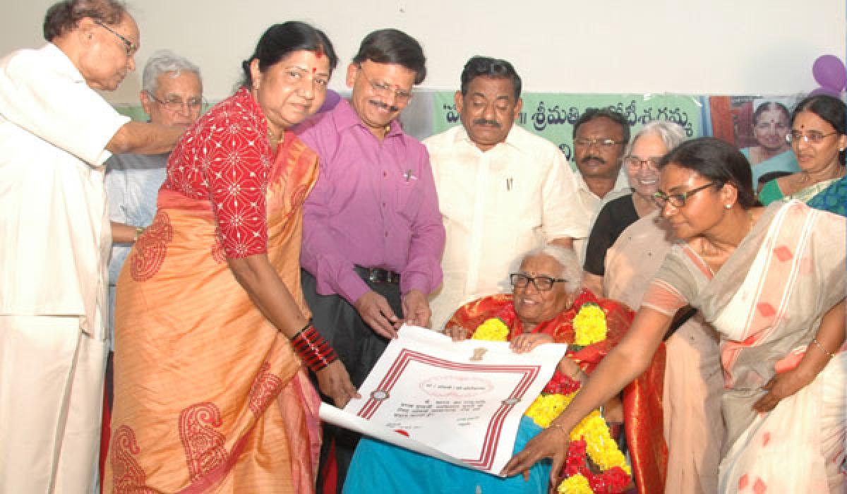 Koteswaramma receives Padma Shri award