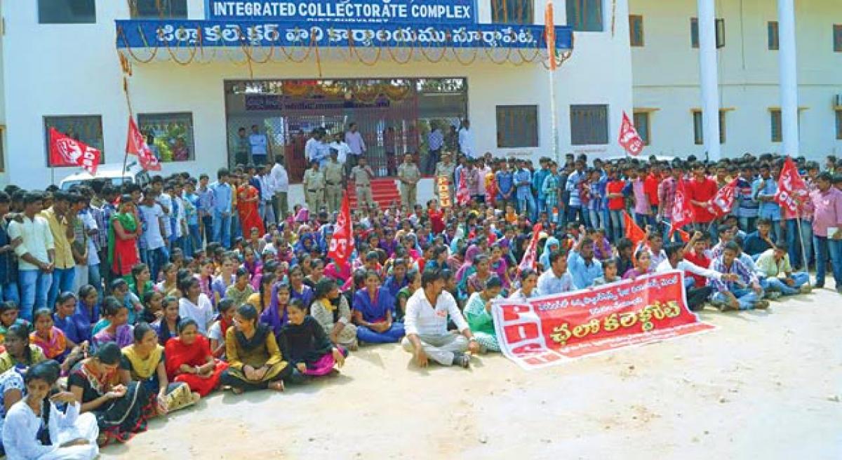 PDSU stages dharna at Collectorate