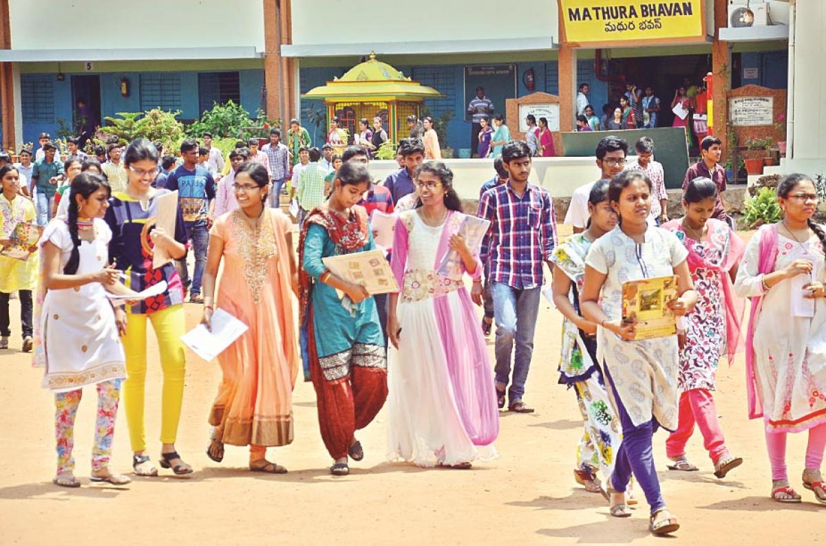 Over 6,000 attend JEE Mains