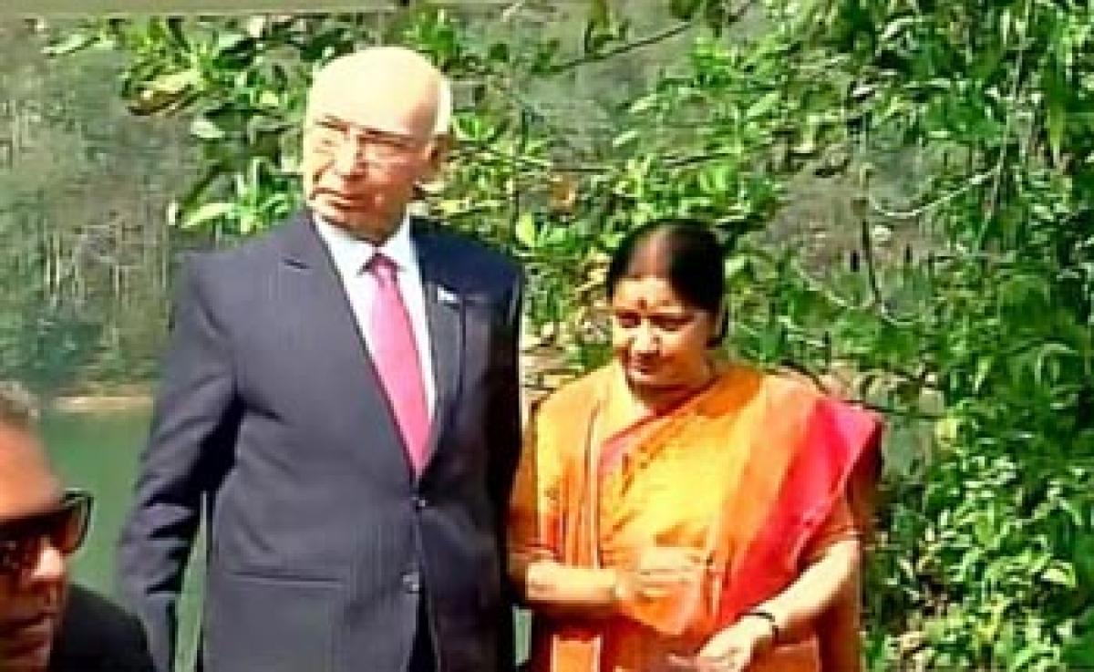 SAARC Meet: Swaraj, Aziz have breakfast together ahead of bilateral talks