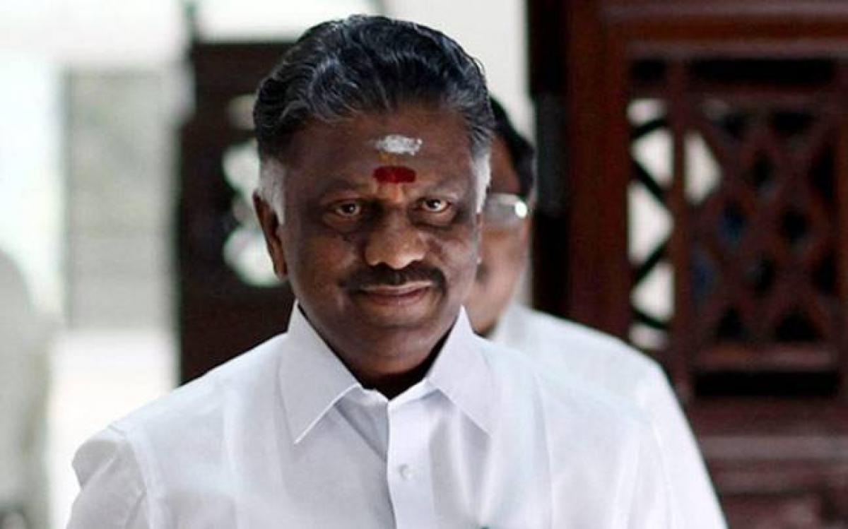 Panneerselvam demands the release of 129 MLAs from resort