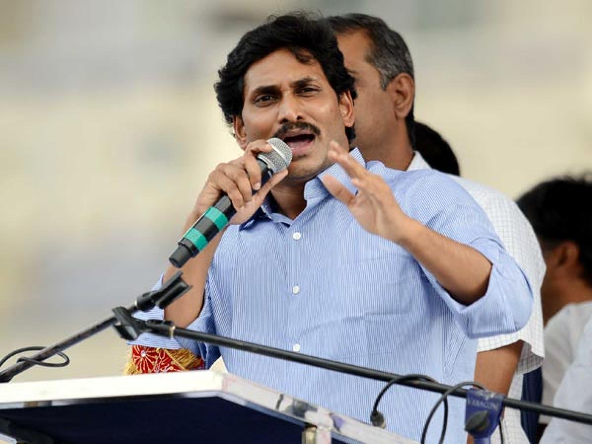 YS Jagan meets farmers in Capital city, point out lack of development