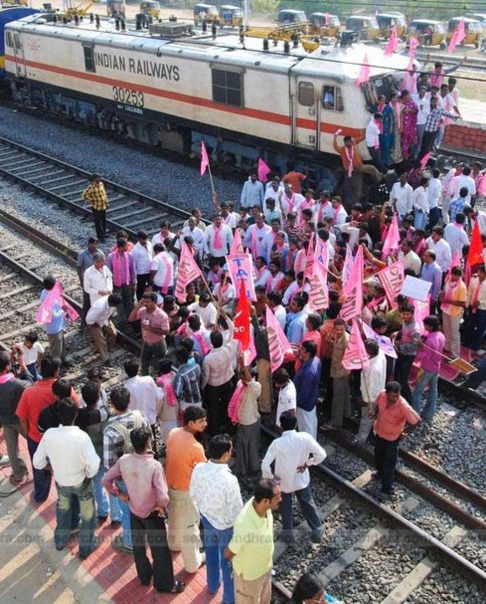Telangana activist jumps before train