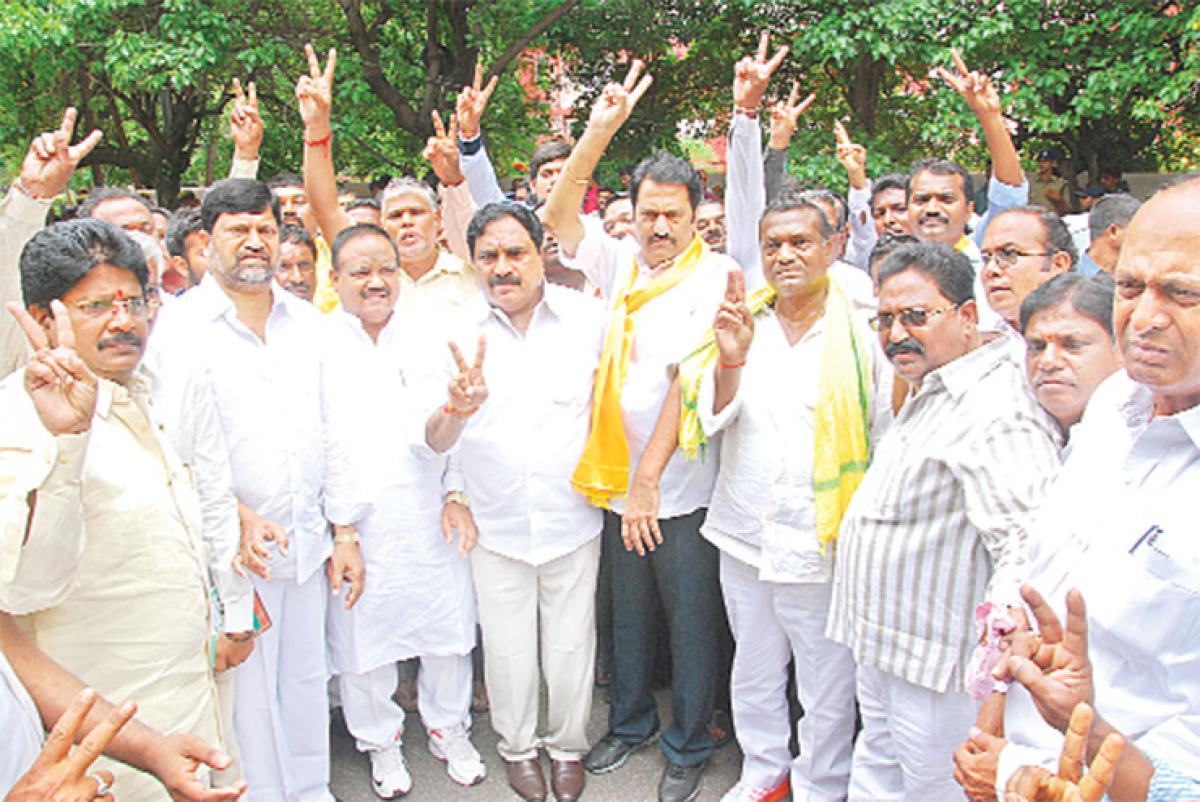 TDP leaders stage dharna at speaker’s house