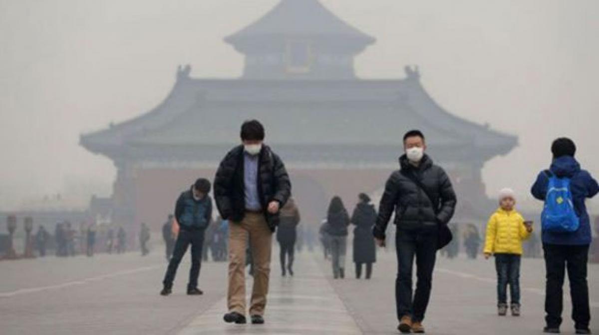 Beijing says pollution lessened in 2015 despite smog alerts