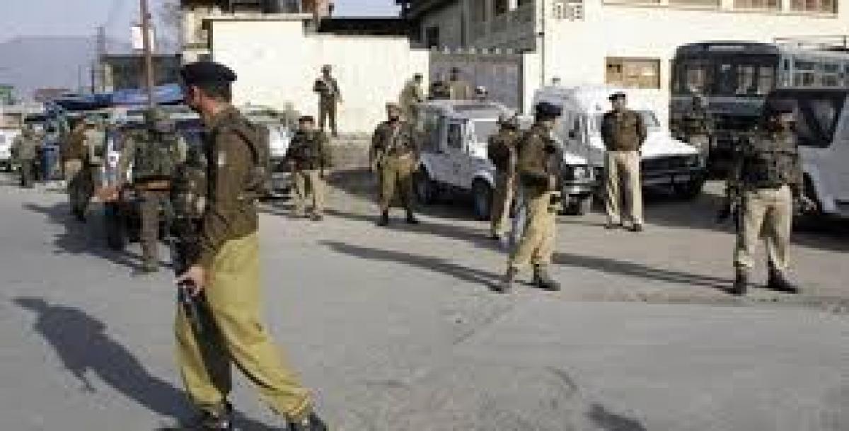 Four injured in Srinagar grenade explosion