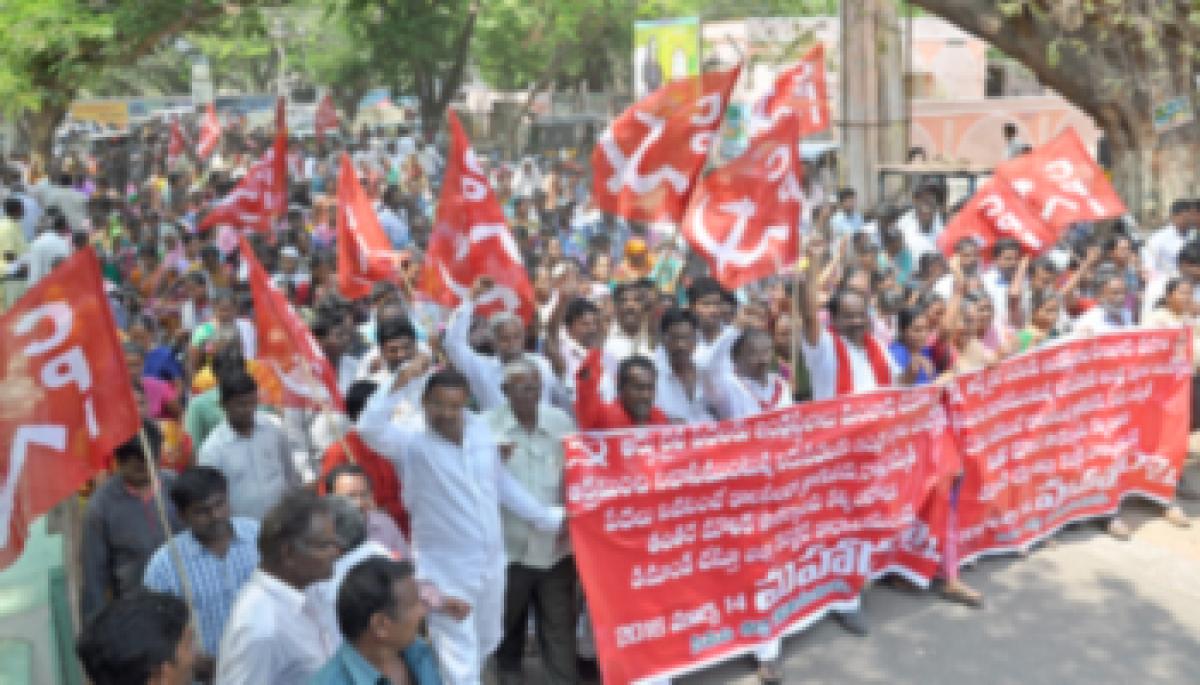 CPI stages dharna for house sites