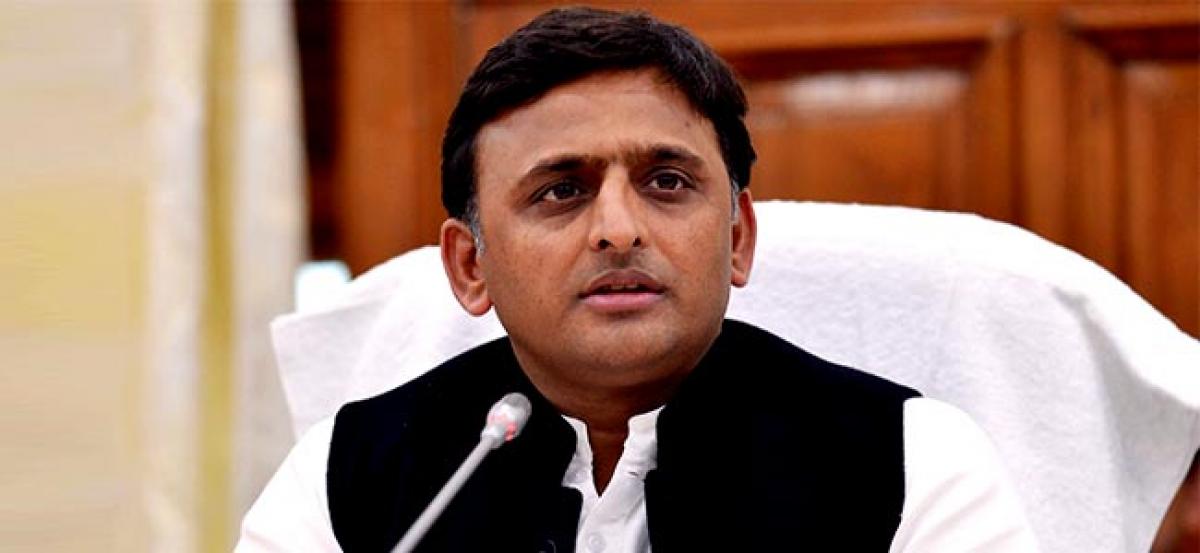 Infighting in Samajwadi Party continues, Akhilesh might skip party celebrations