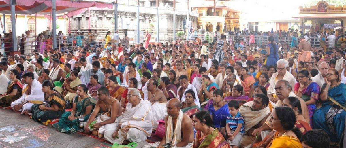 Bhadradri witnesses heavy rush of devotees