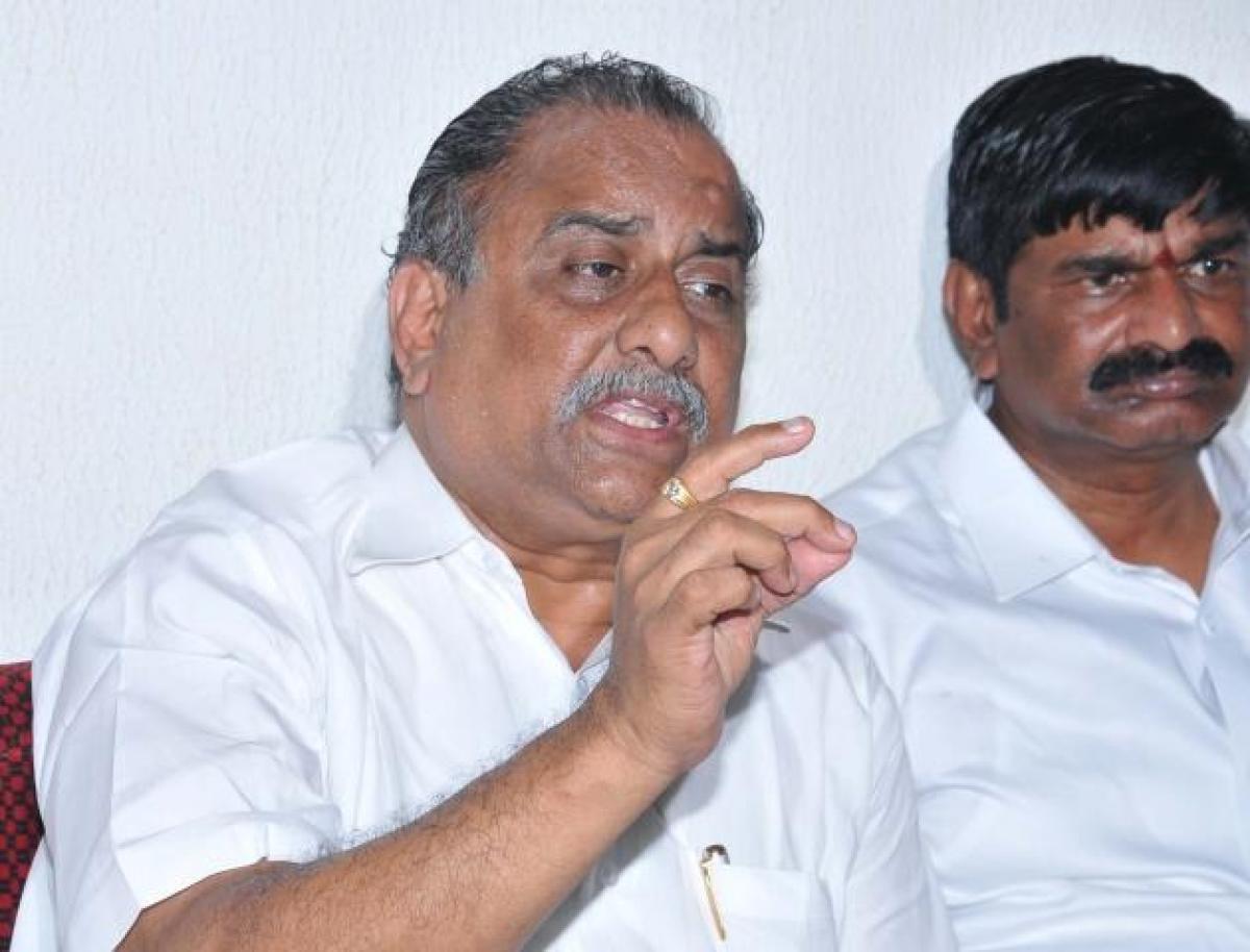 Tuni agitators arrested, Mudragada stages dharna