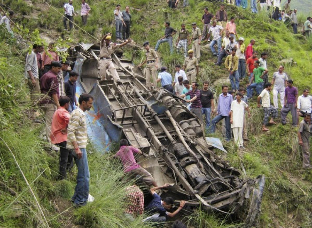 18 die as bus falls into gorge