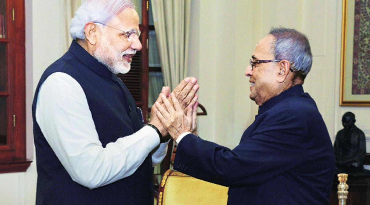 President Pranab Mukherjee, PM Modi Greet Nation on Raksha Bandhan