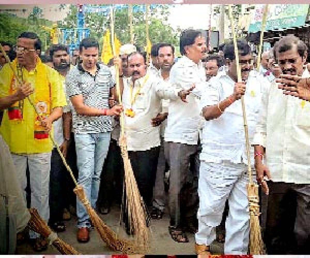 TDP leaders intensify protest for Special Status