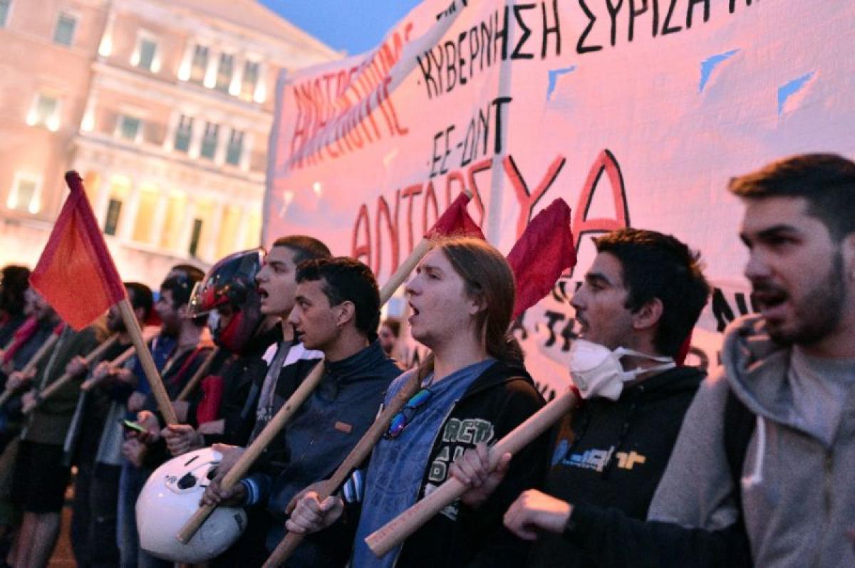 Greek parliament approves new pension, tax reforms  