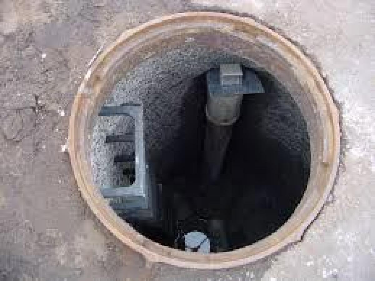 Four labourers die in Hyderabad manhole