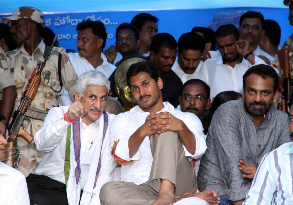 YSR Congresss march to parliament for Andhra special status foiled